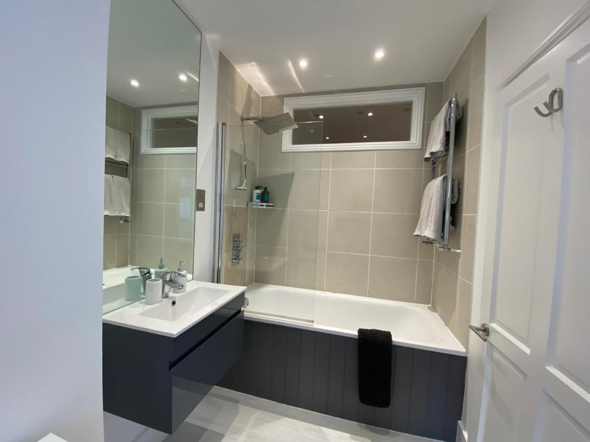 Fantastic Spacious Garden Flat With Own Private Entrance Londra Esterno foto